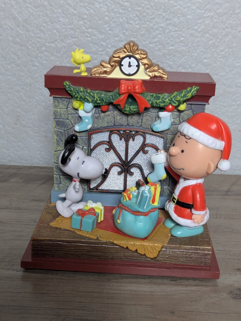 Kurt Adler Peanuts Musical Fireplace Tablepiece - Works Great!